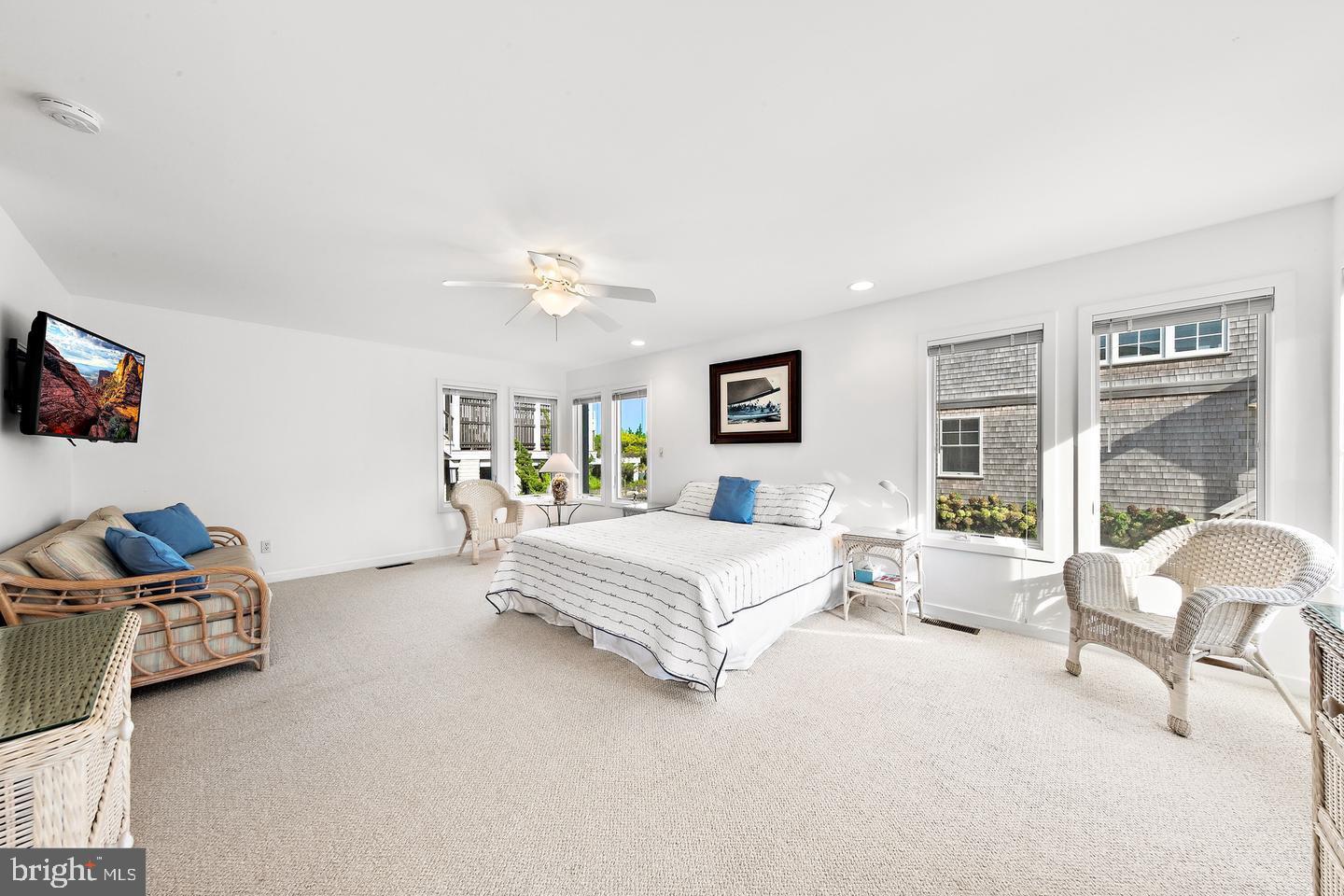 1039-B Long Beach Blvd