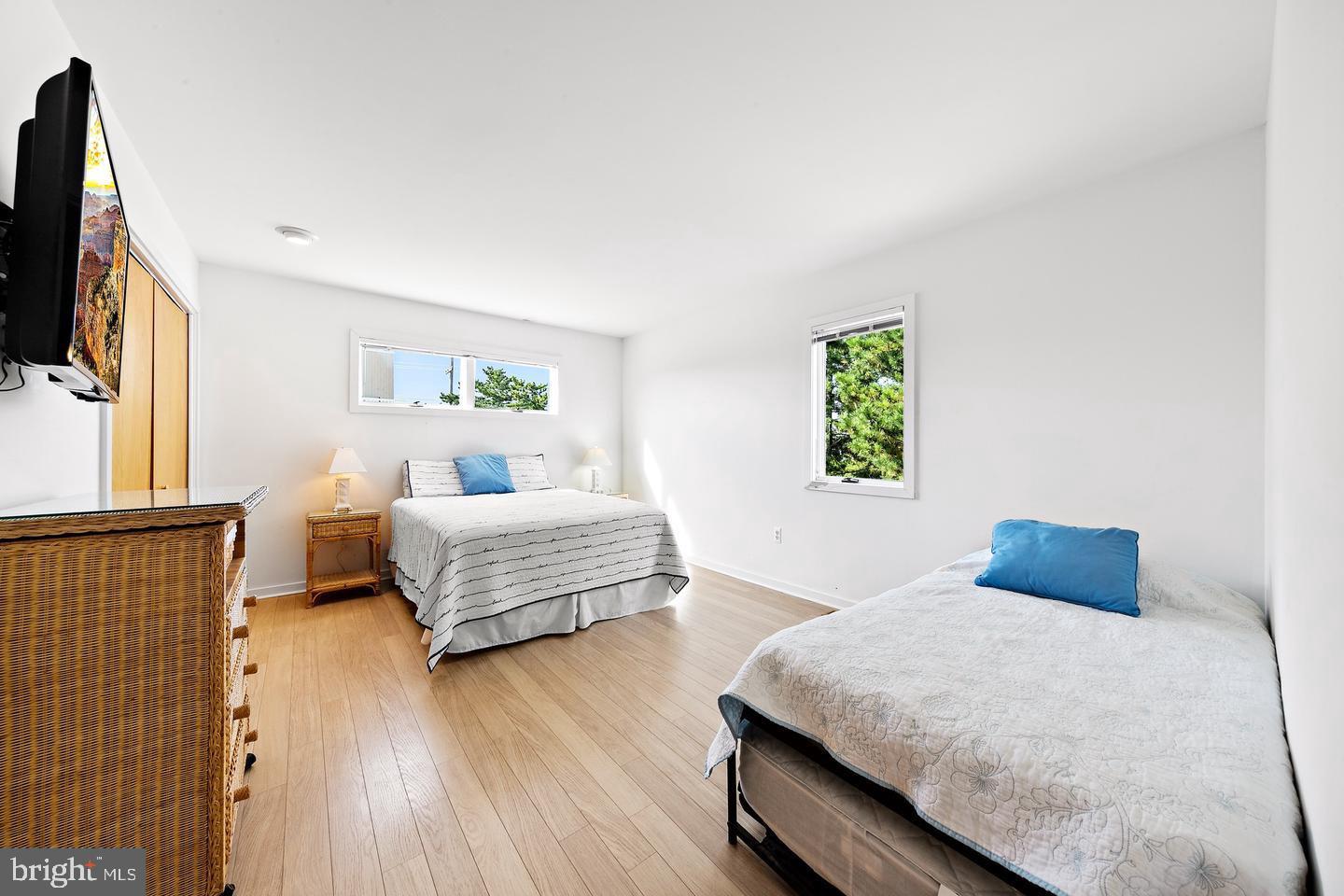 1039-B Long Beach Blvd