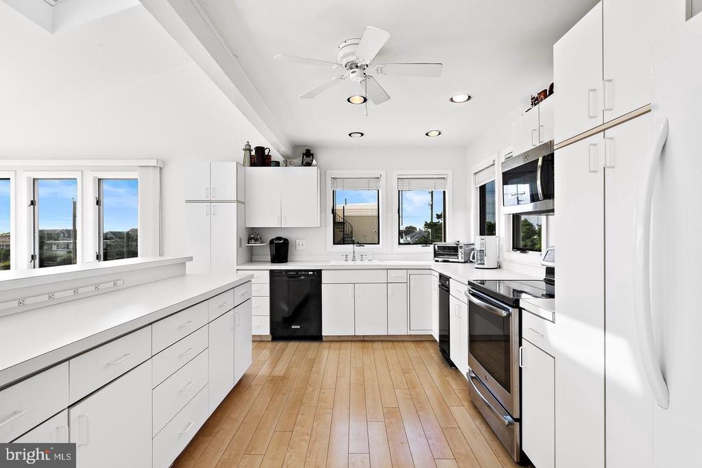 1039-B Long Beach Blvd