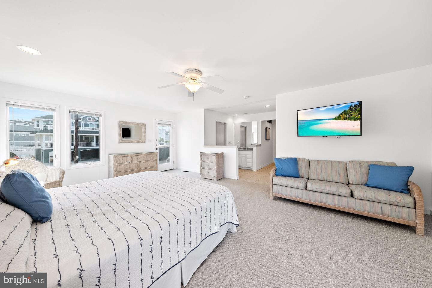 1039-B Long Beach Blvd