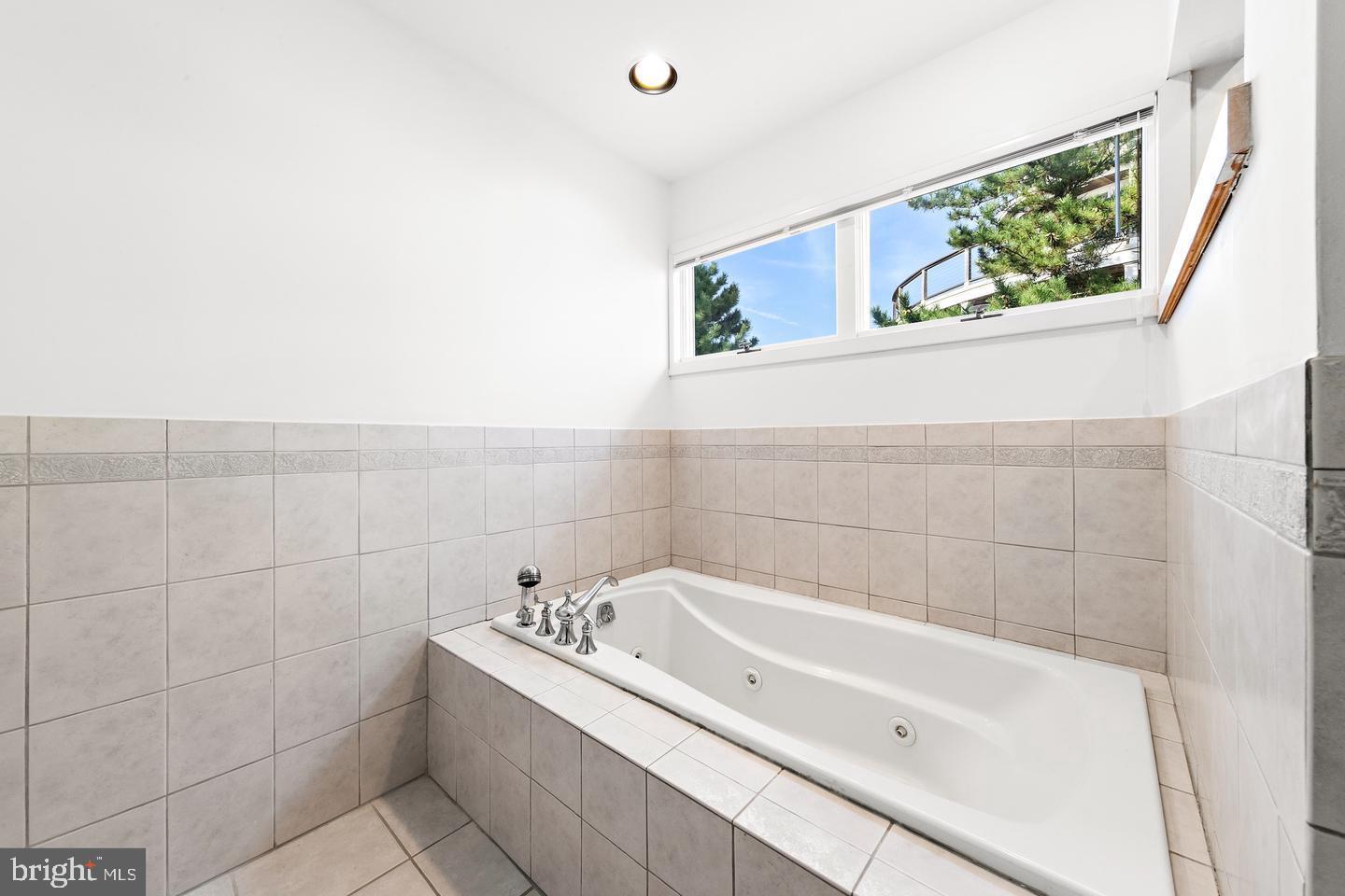 1039-B Long Beach Blvd