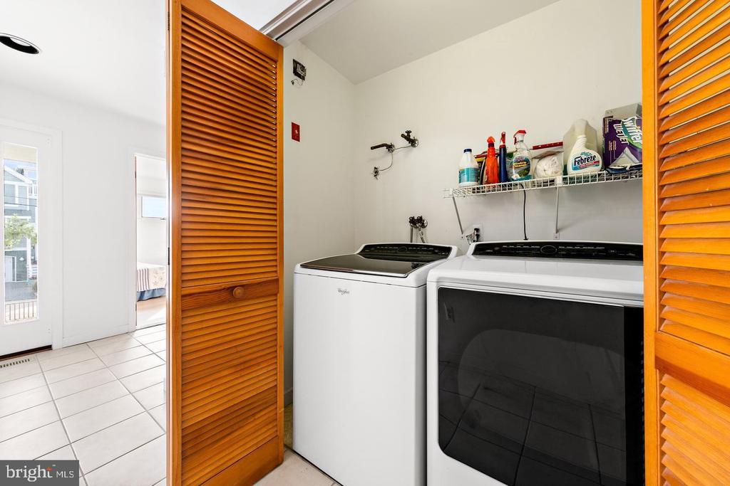 1039-B Long Beach Blvd
