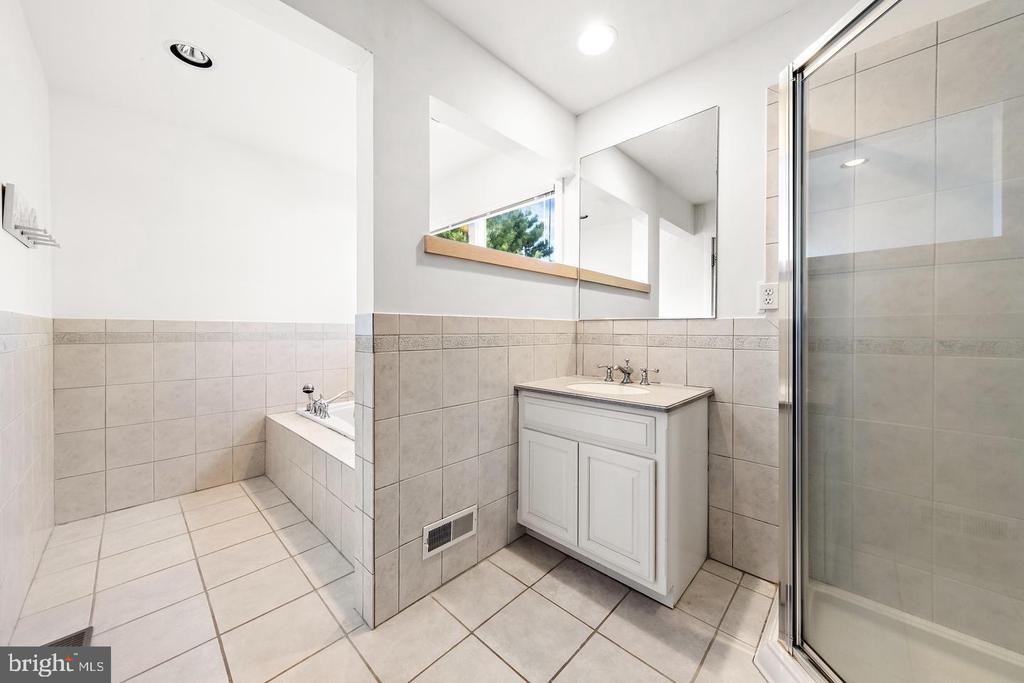 1039-B Long Beach Blvd