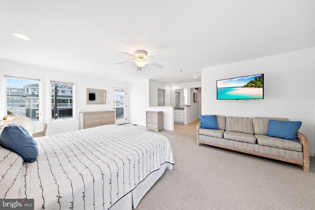 1039-B Long Beach Blvd