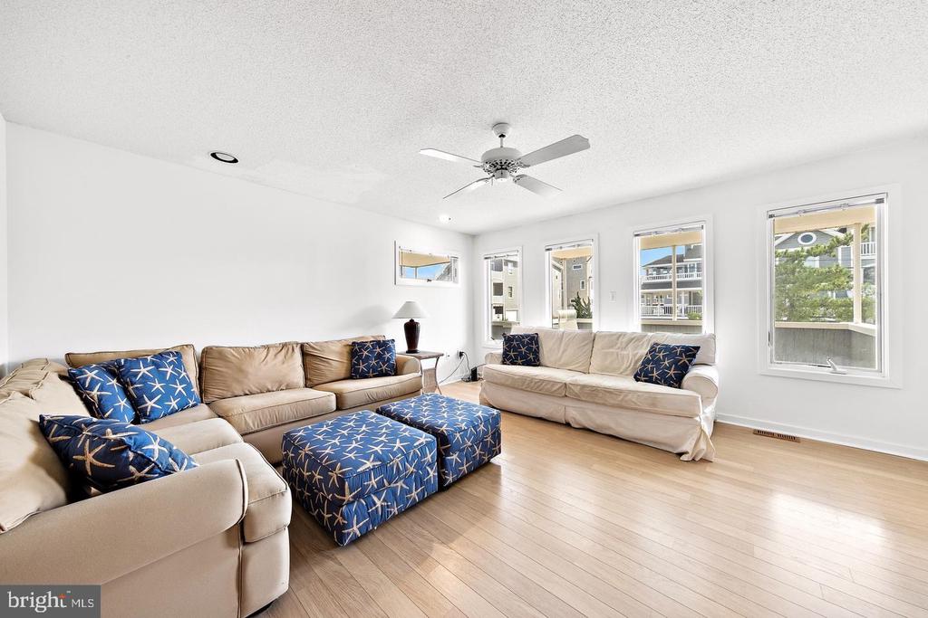 1039-B Long Beach Blvd