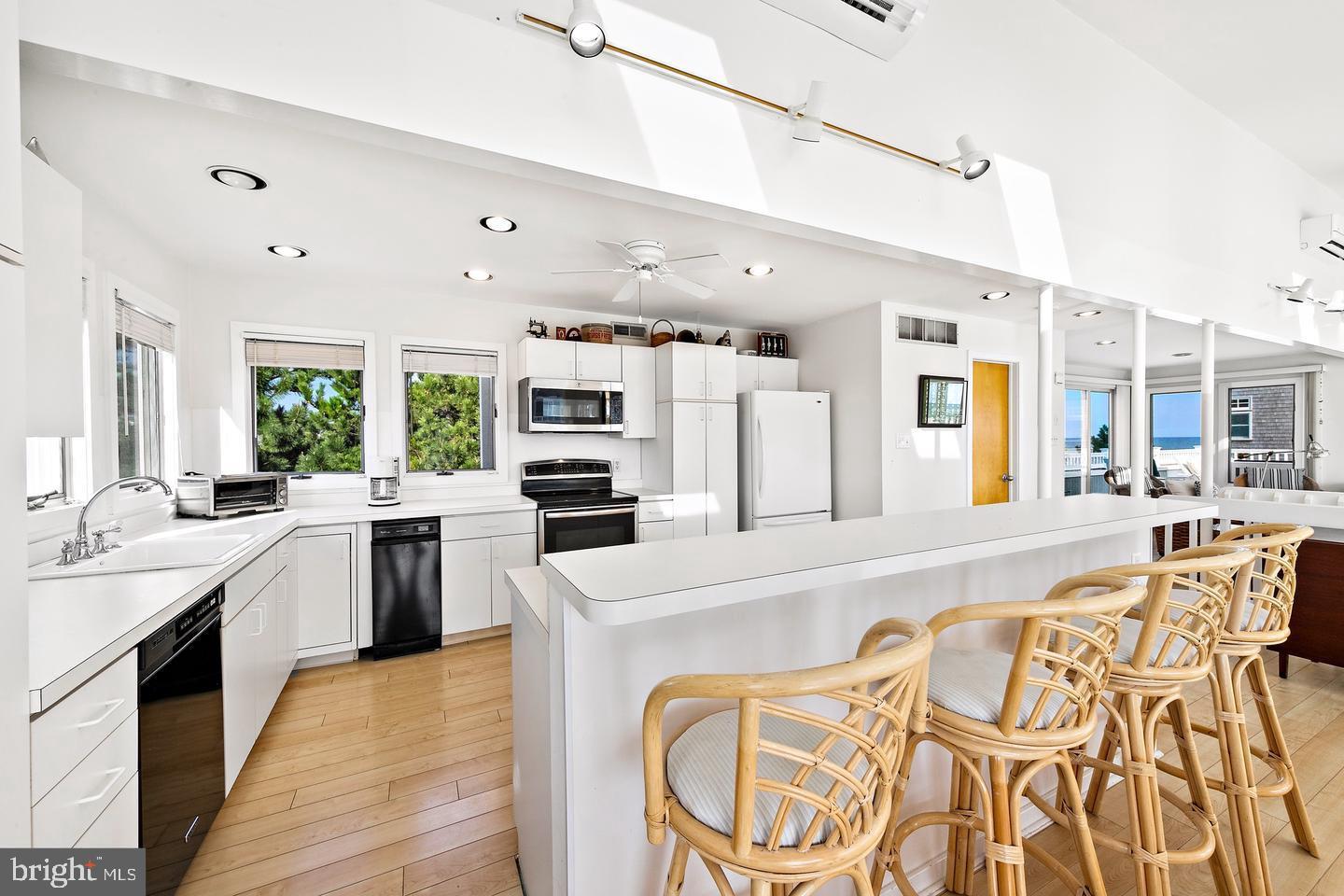 1039-B Long Beach Blvd