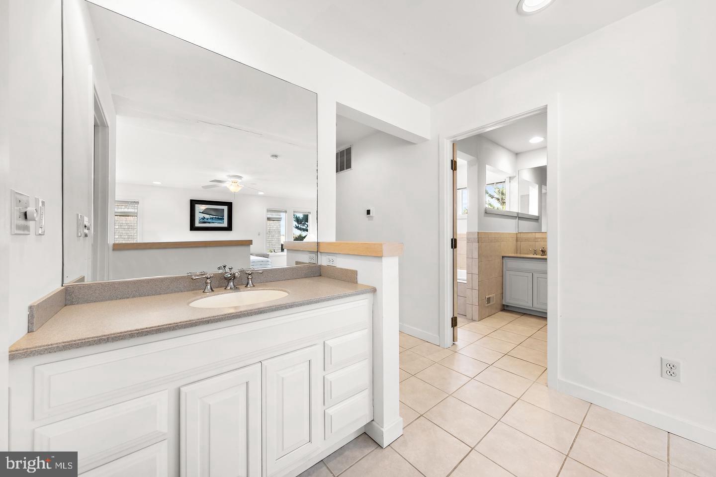 1039-B Long Beach Blvd