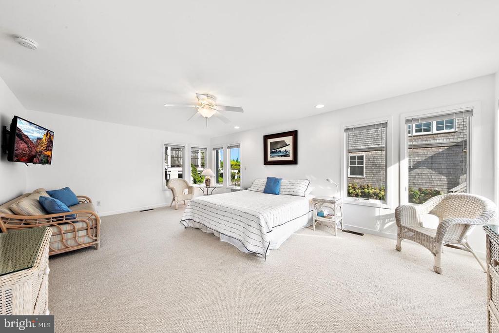 1039-B Long Beach Blvd