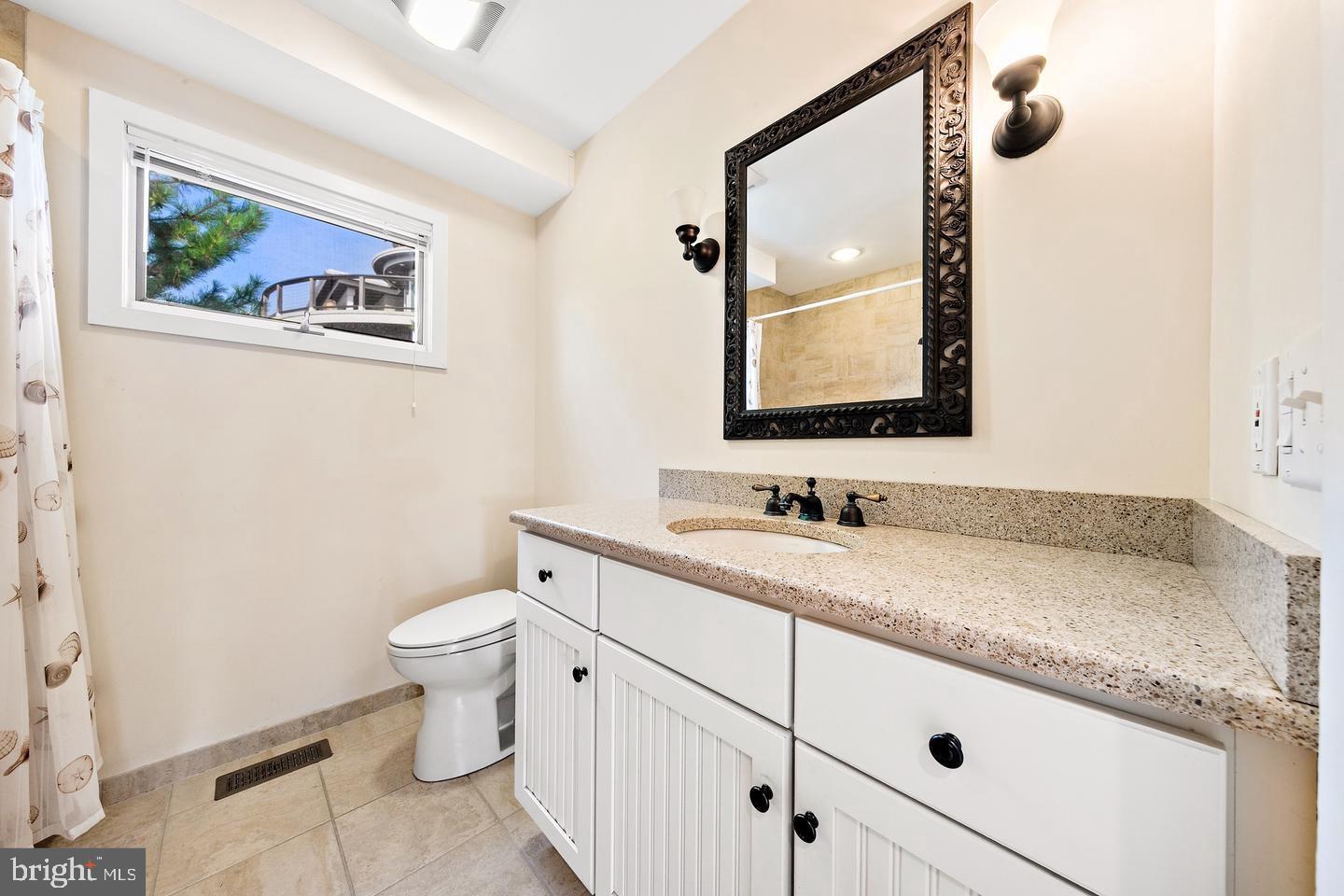 1039-B Long Beach Blvd