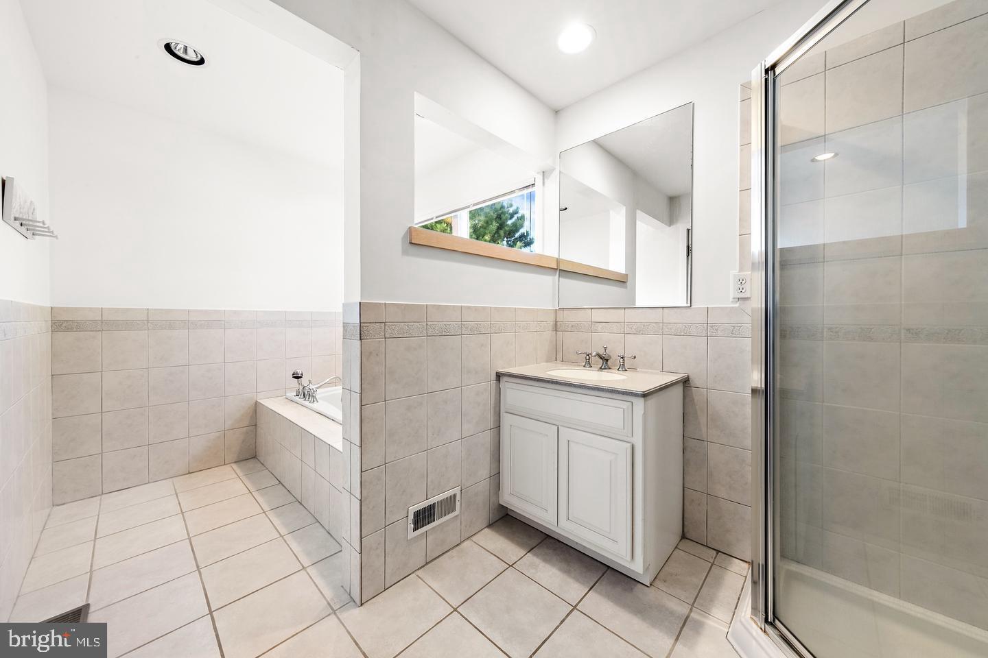 1039-B Long Beach Blvd