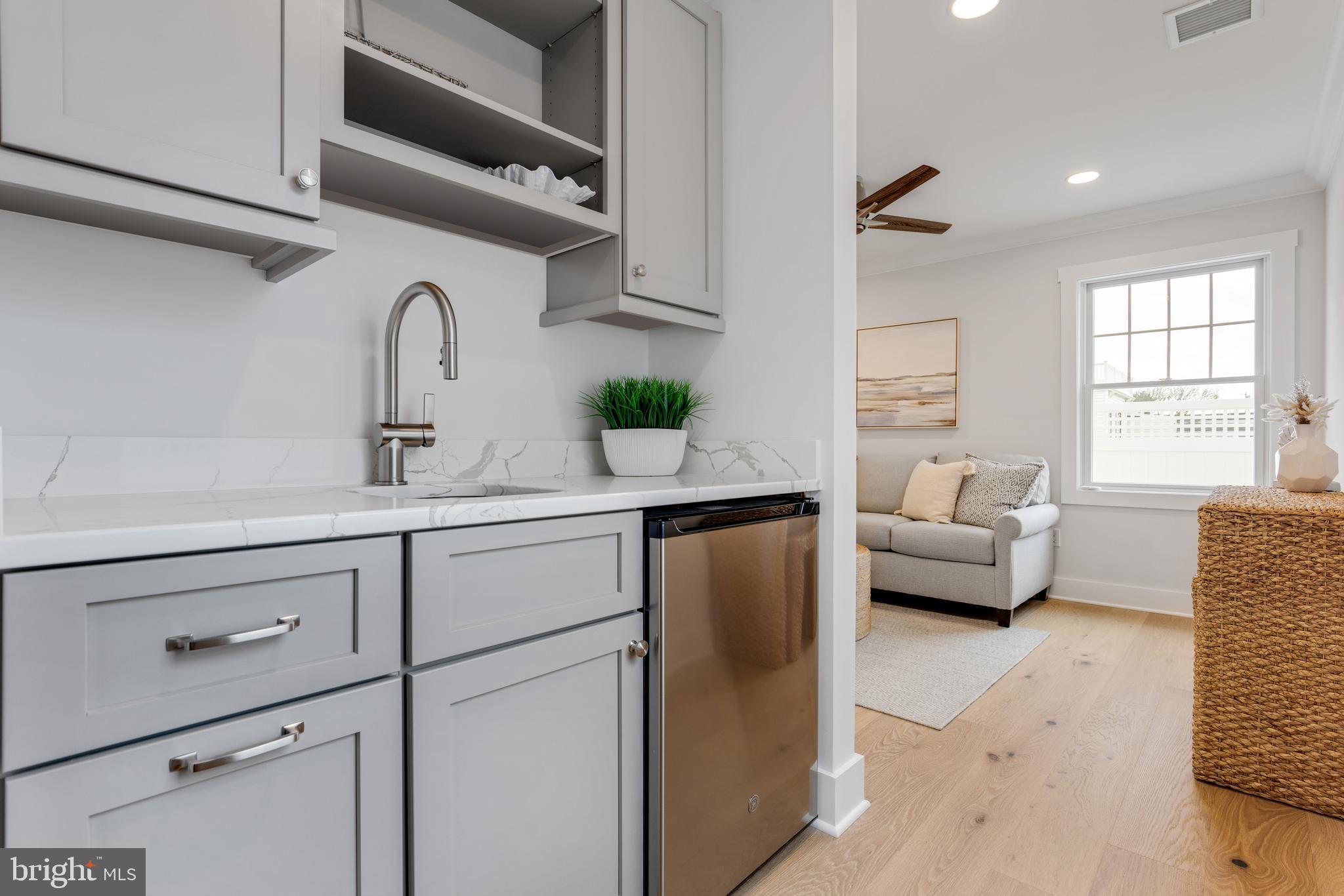 10-B W MARSHALL AVENUE