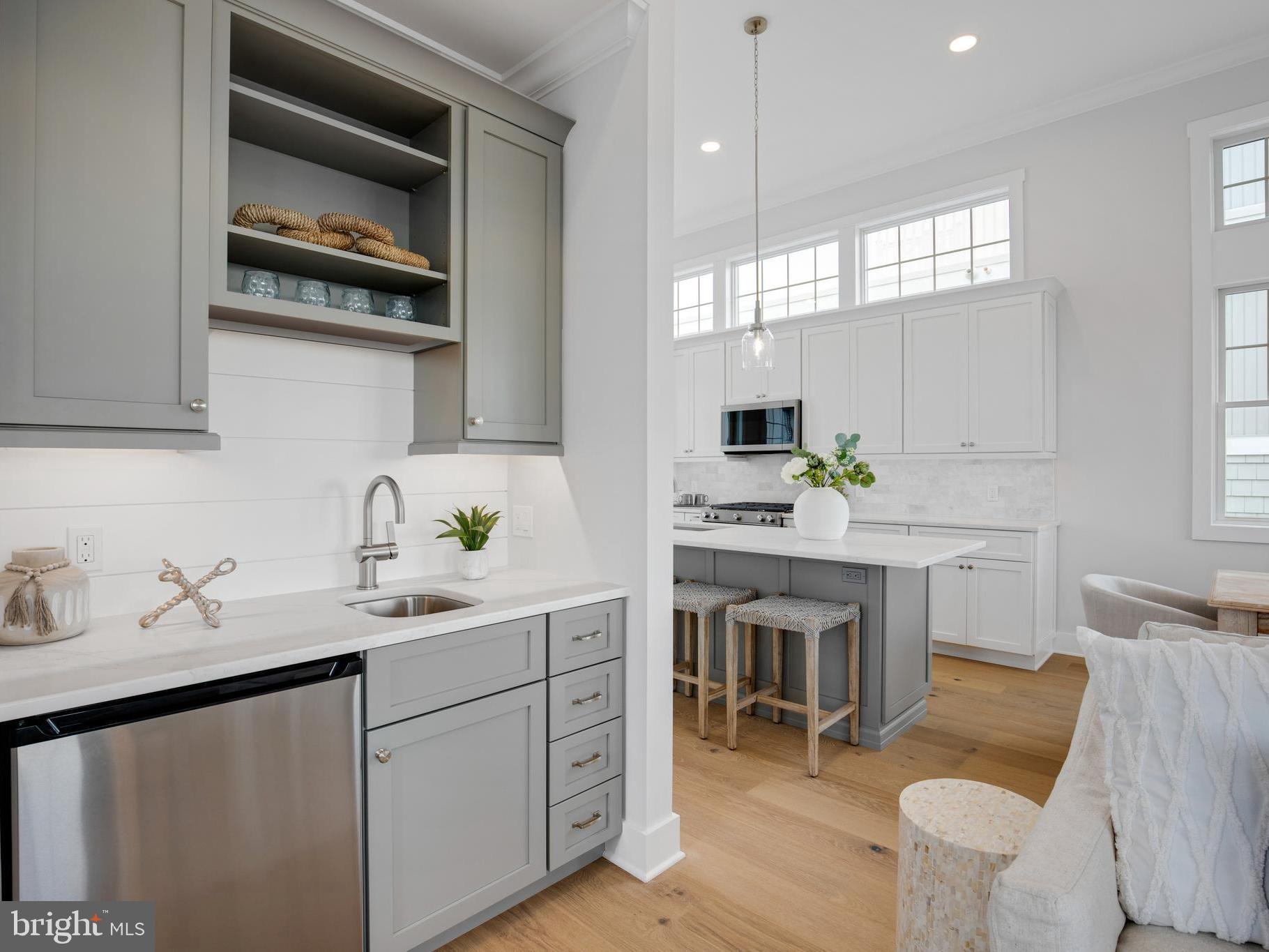 10-B W MARSHALL AVENUE