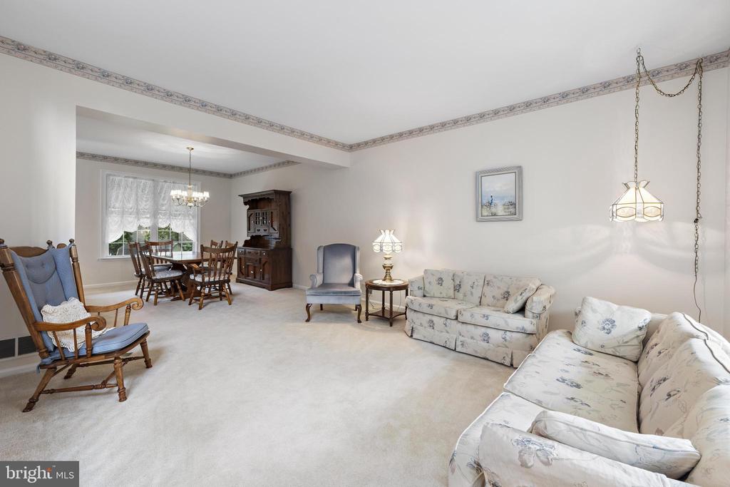 221 LAUREL COURT