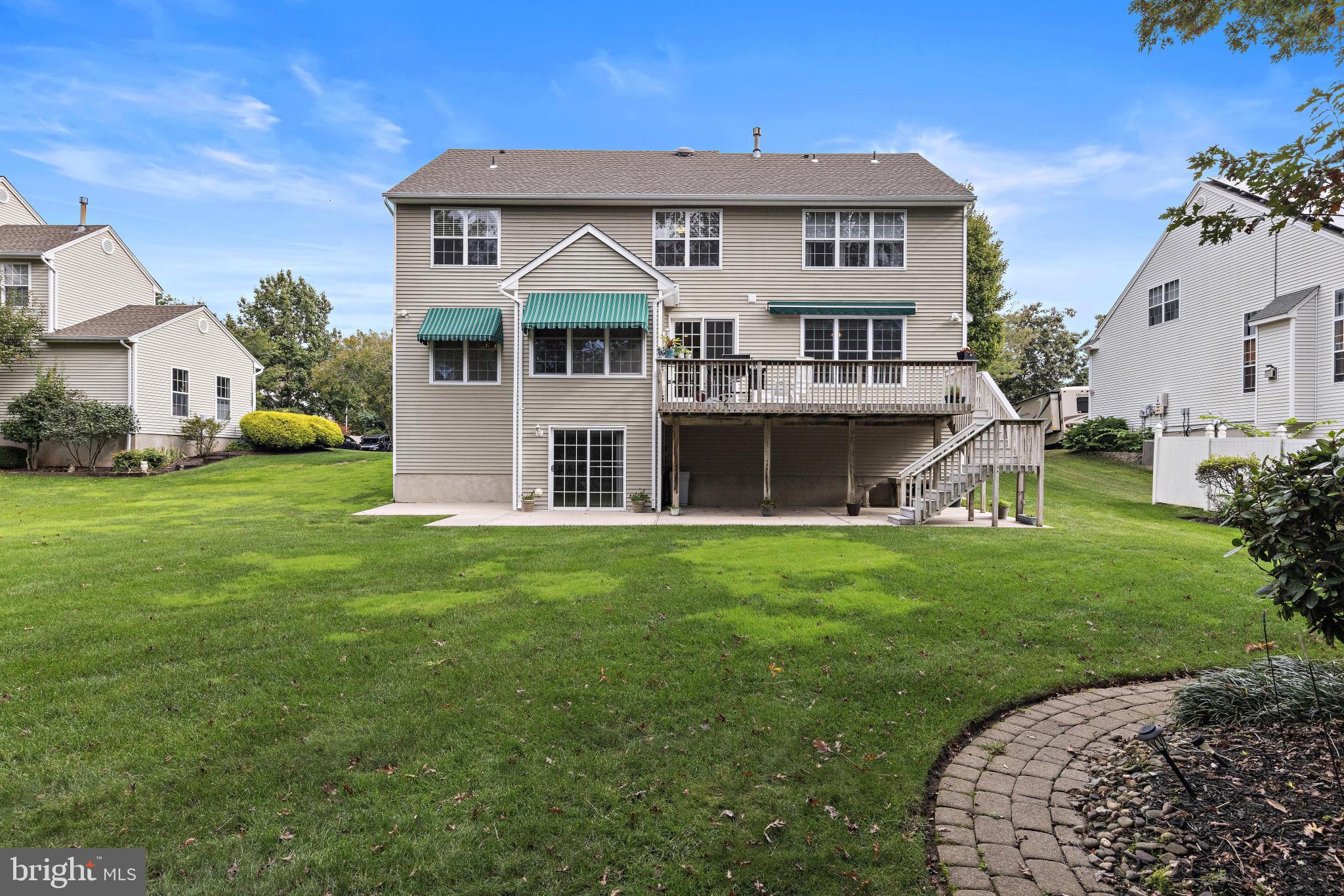 221 LAUREL COURT