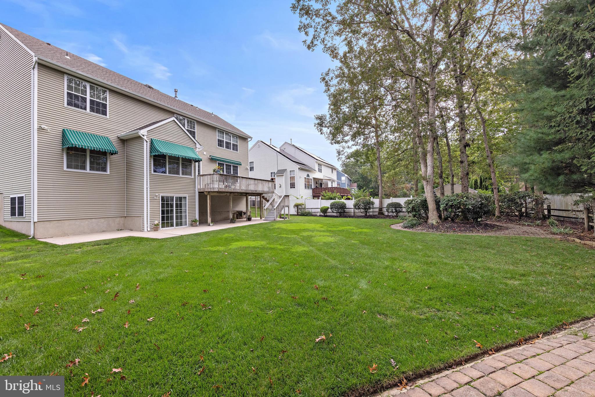 221 LAUREL COURT