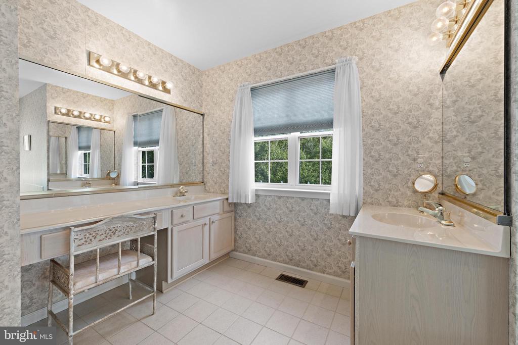 221 LAUREL COURT