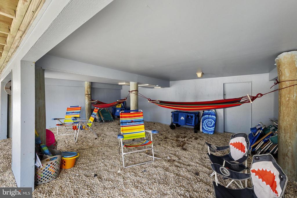 229 MERIVALE AVENUE UNIT B - 2ND FLOOR