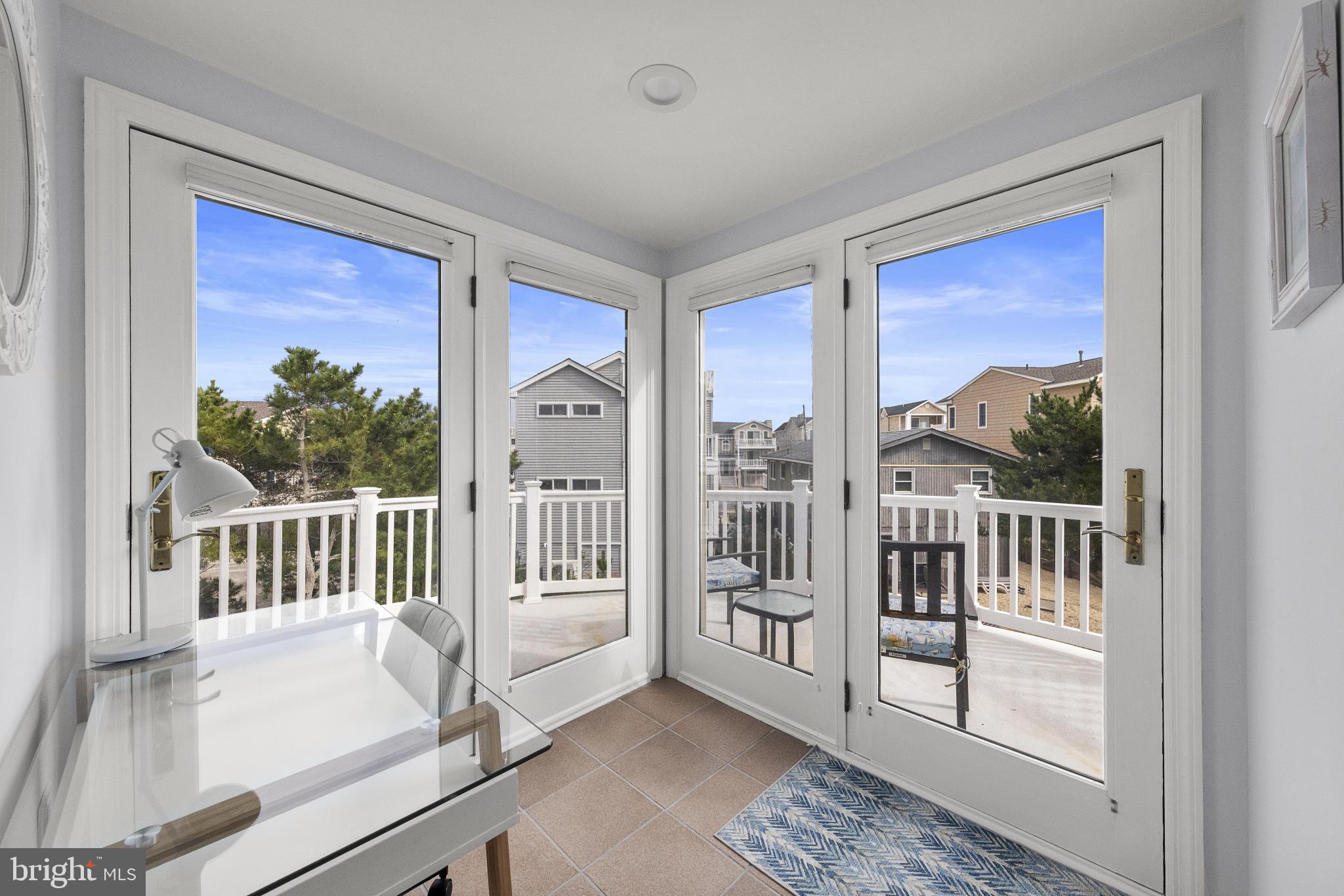 229 MERIVALE AVENUE UNIT B - 2ND FLOOR