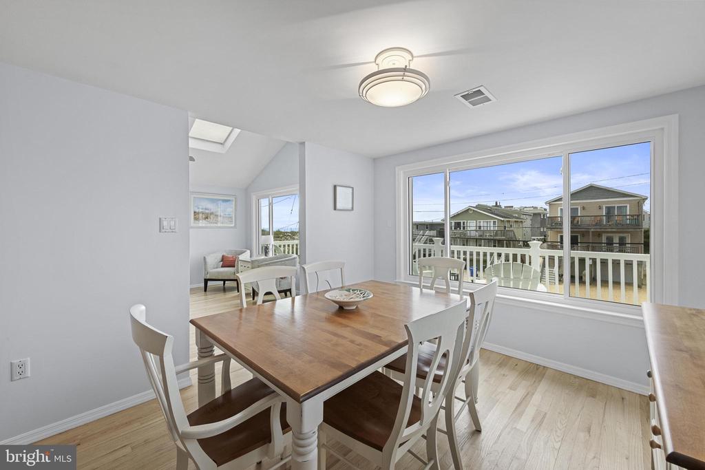 229 MERIVALE AVENUE UNIT B - 2ND FLOOR