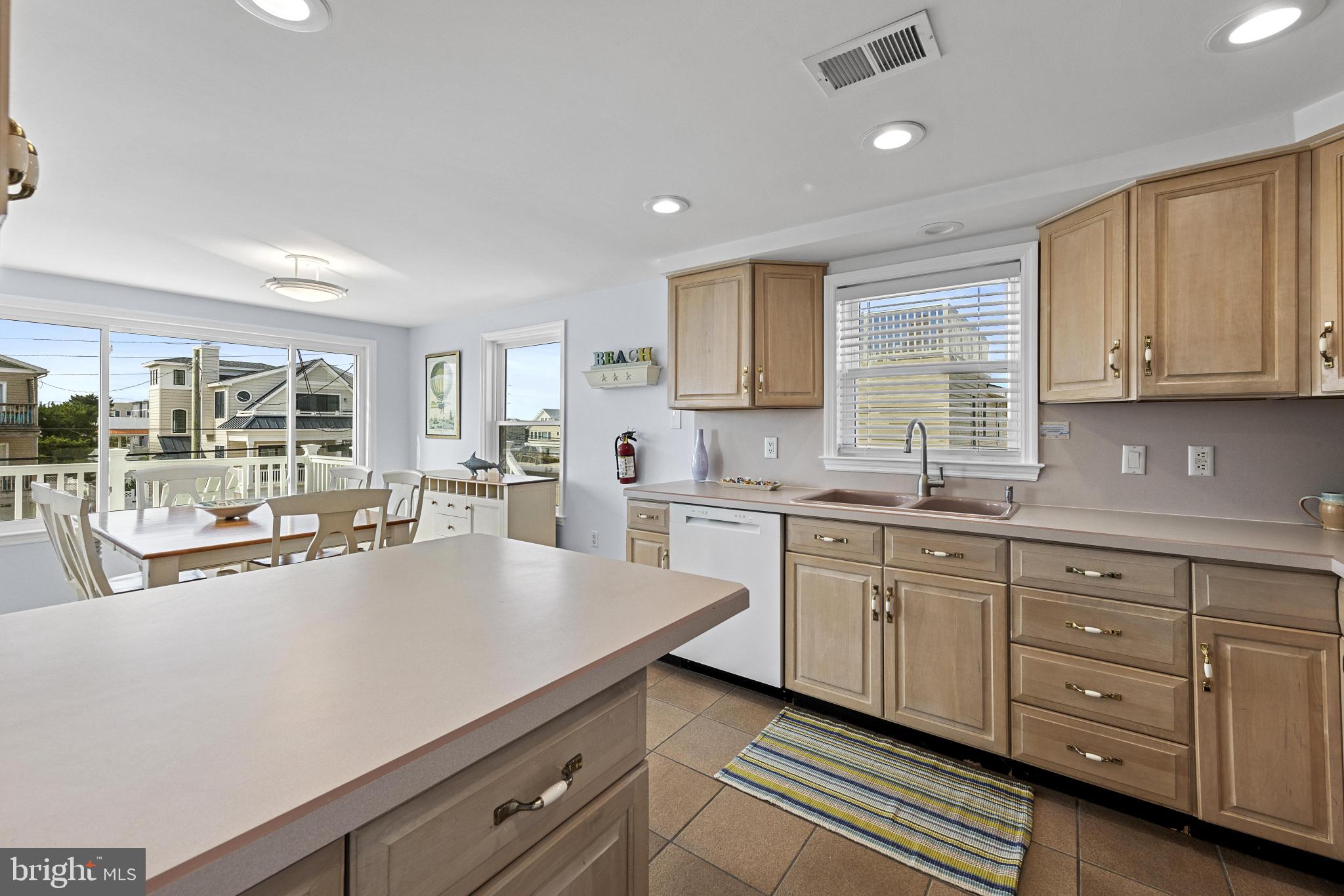 229 MERIVALE AVENUE UNIT B - 2ND FLOOR