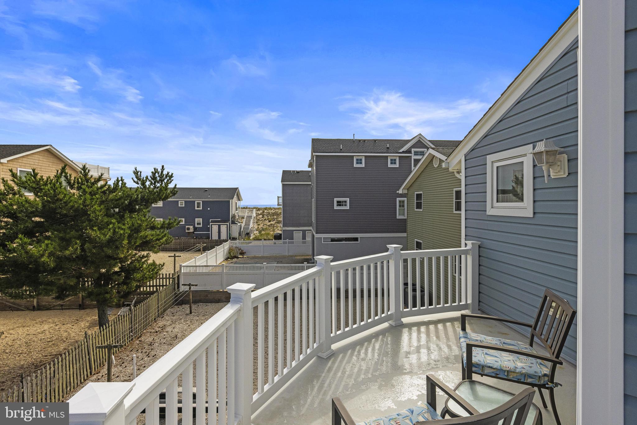 229 MERIVALE AVENUE UNIT B - 2ND FLOOR