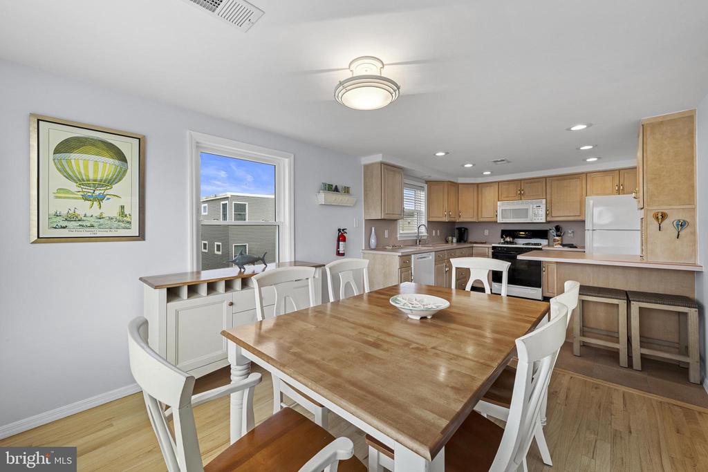229 MERIVALE AVENUE UNIT B - 2ND FLOOR