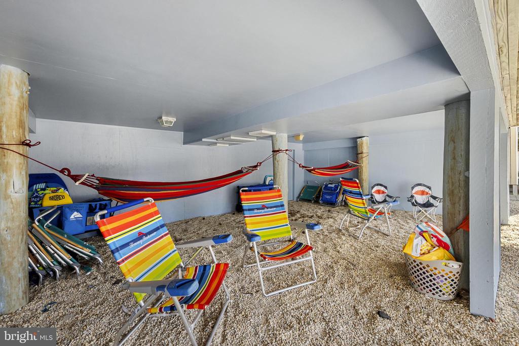 229 MERIVALE AVENUE UNIT B - 2ND FLOOR