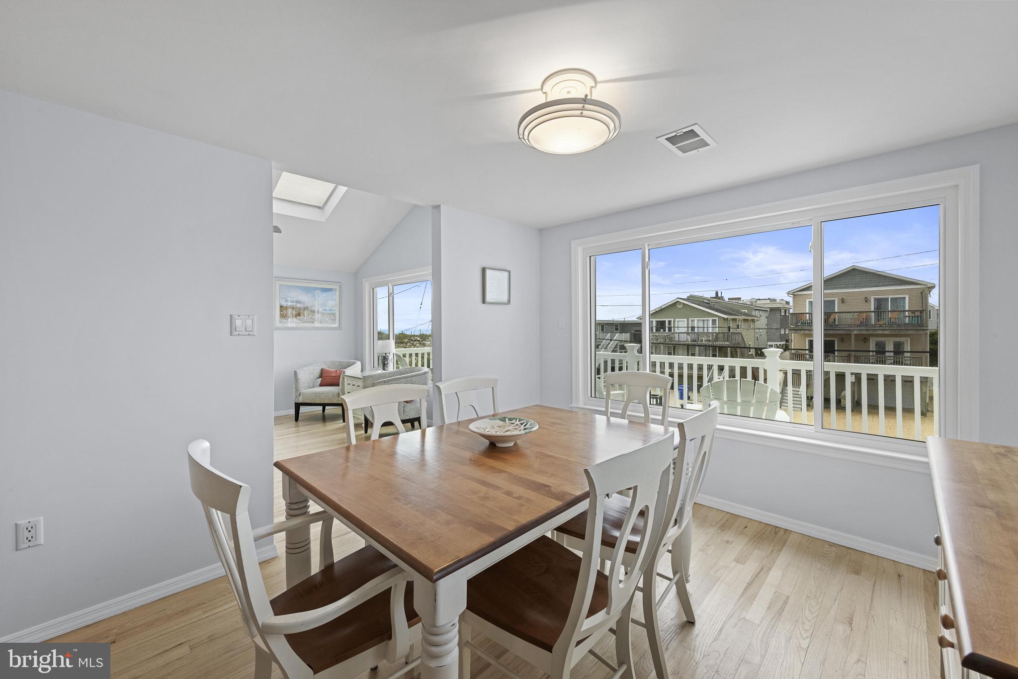229 MERIVALE AVENUE UNIT B - 2ND FLOOR