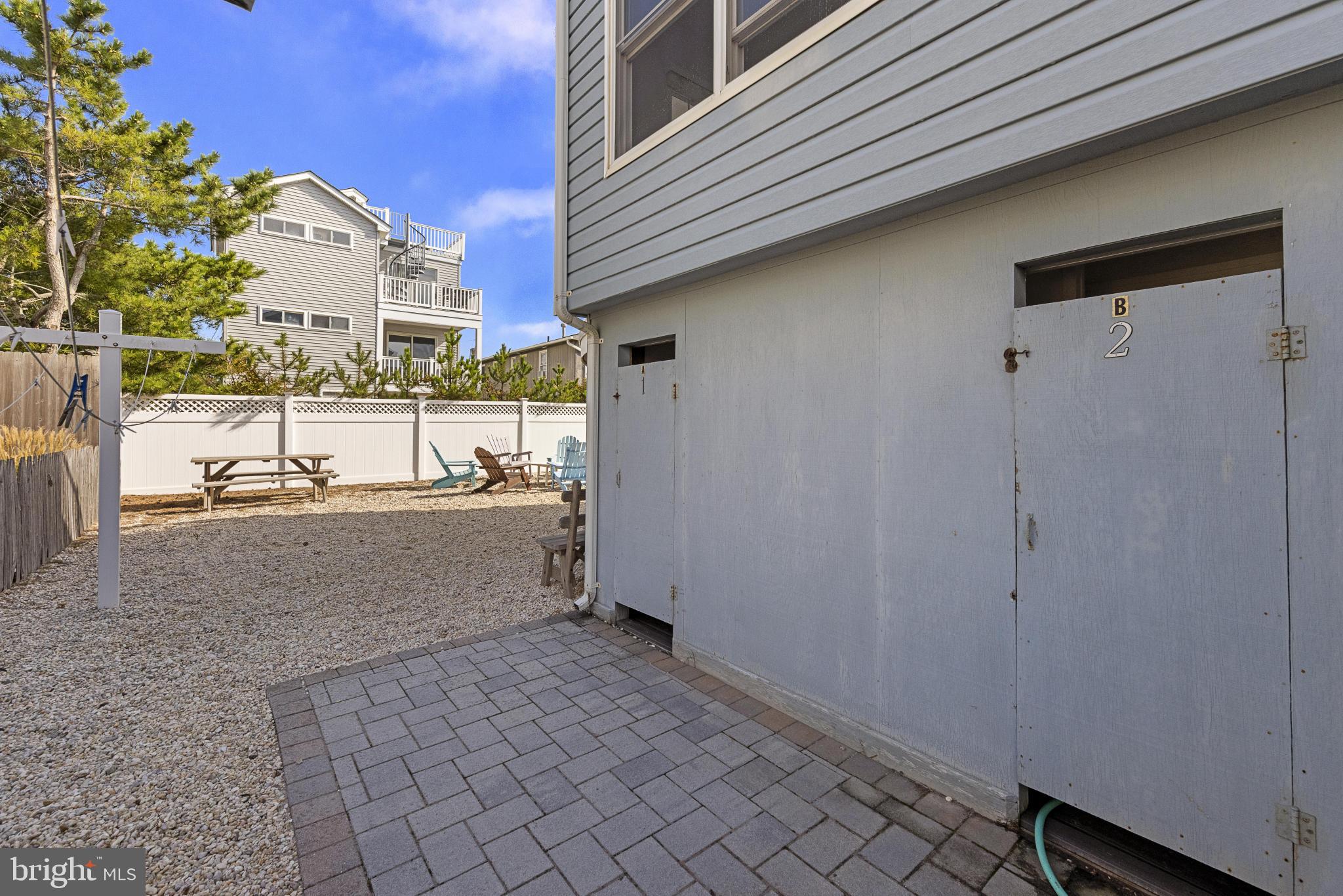 229 MERIVALE AVENUE UNIT B - 2ND FLOOR