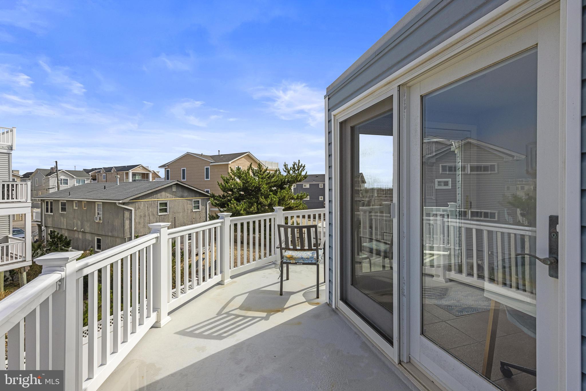 229 MERIVALE AVENUE UNIT B - 2ND FLOOR