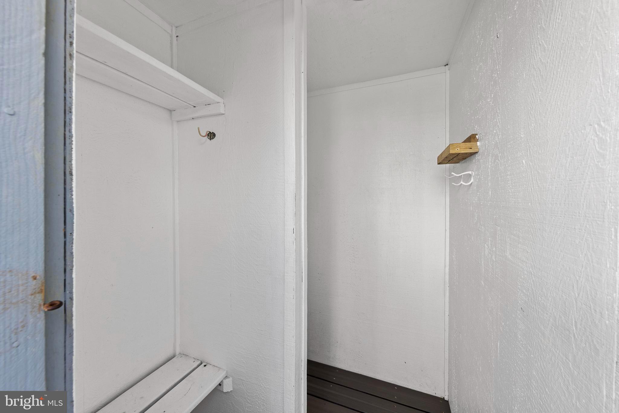 229 MERIVALE AVENUE UNIT B - 2ND FLOOR