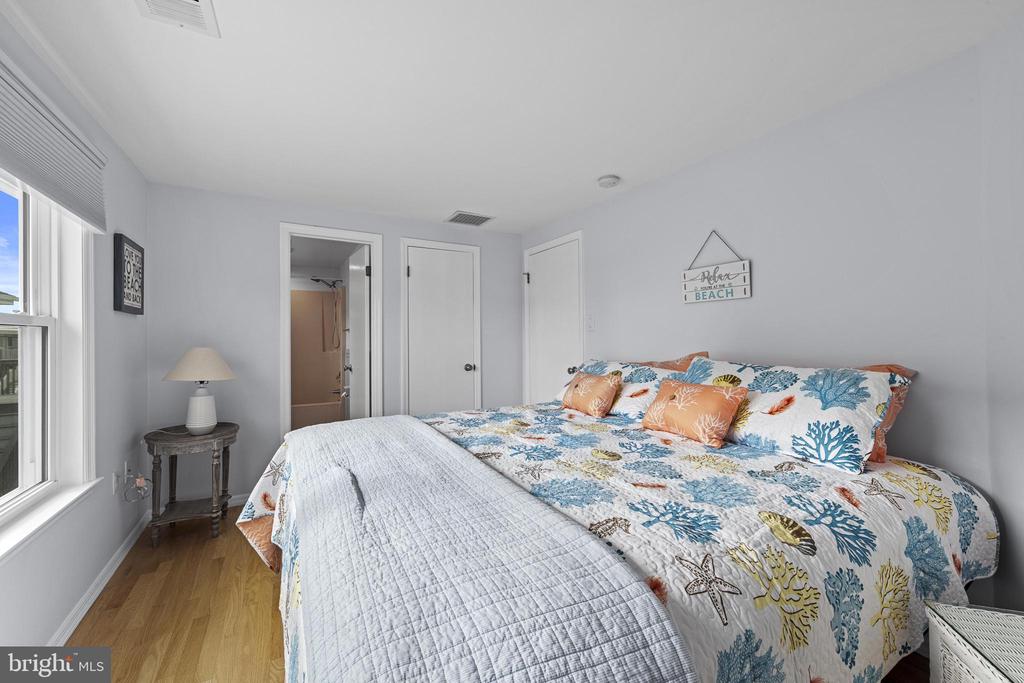 229 MERIVALE AVENUE UNIT B - 2ND FLOOR