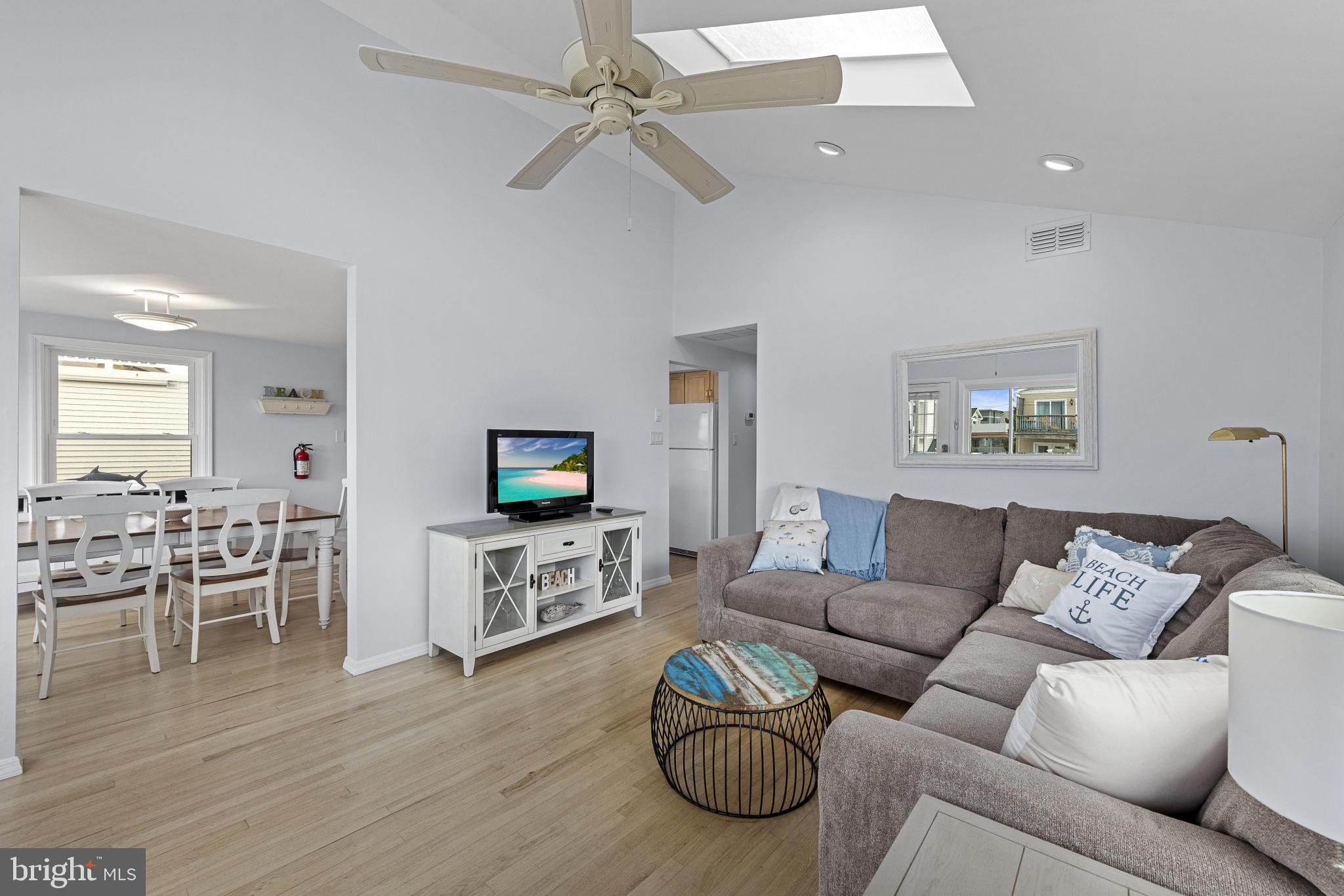 229 MERIVALE AVENUE UNIT B - 2ND FLOOR