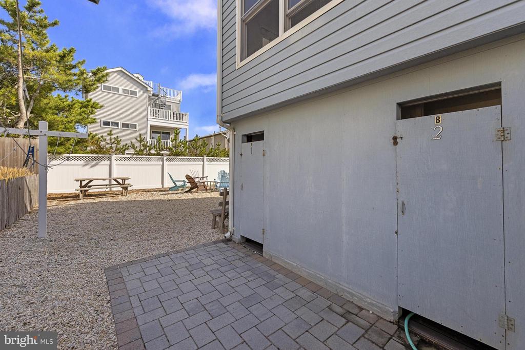 229 MERIVALE AVENUE UNIT B - 2ND FLOOR