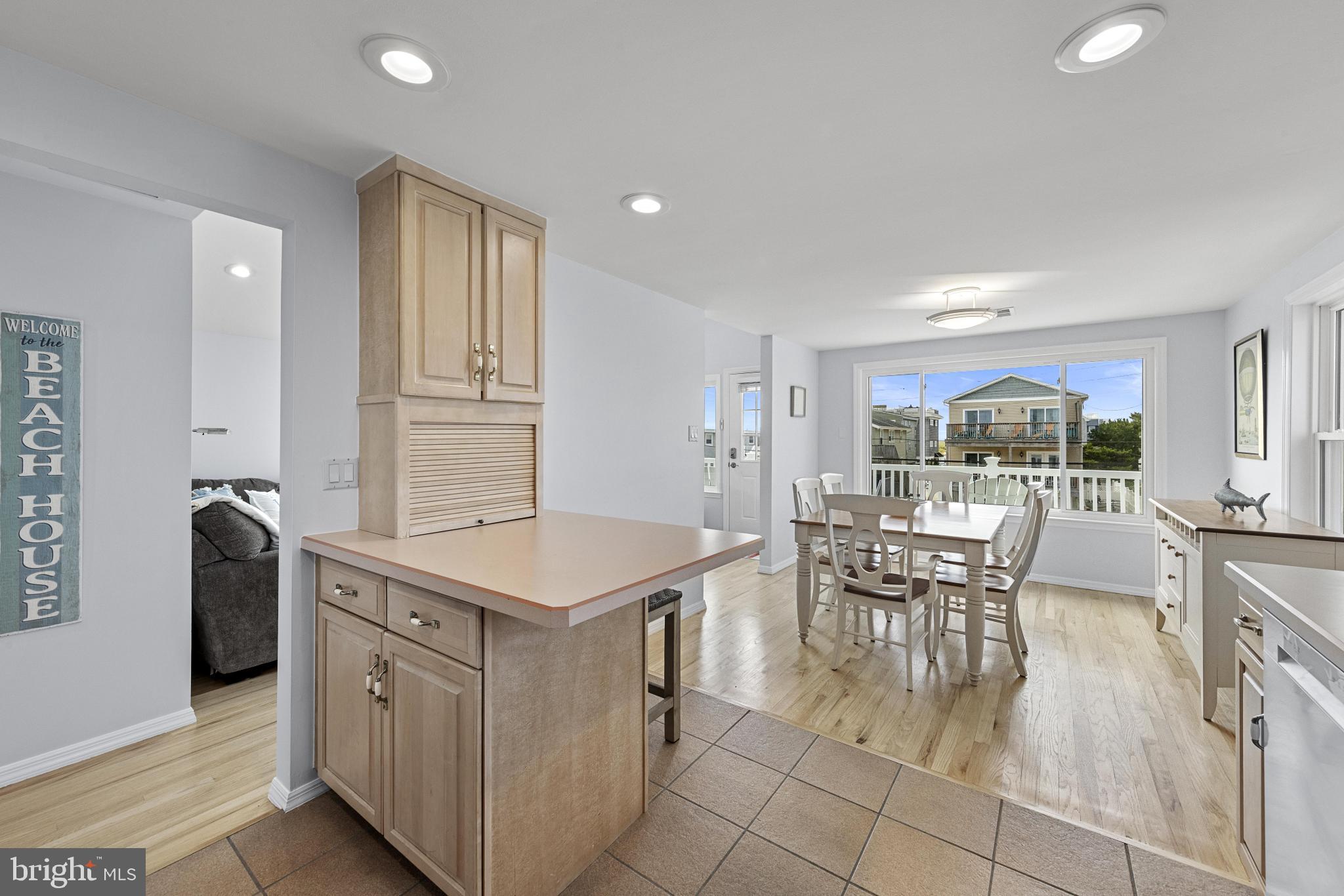 229 MERIVALE AVENUE UNIT B - 2ND FLOOR