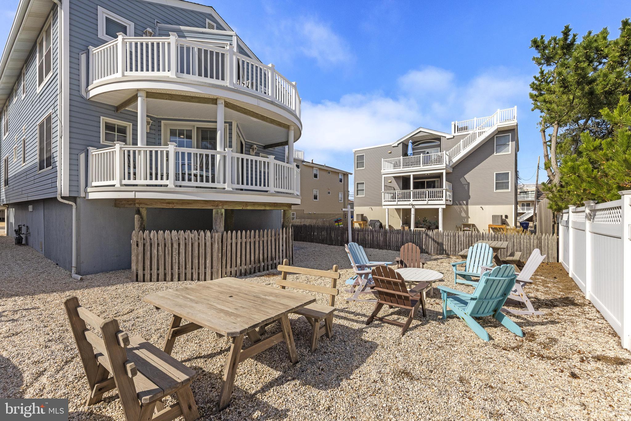 229 MERIVALE AVENUE UNIT B - 2ND FLOOR