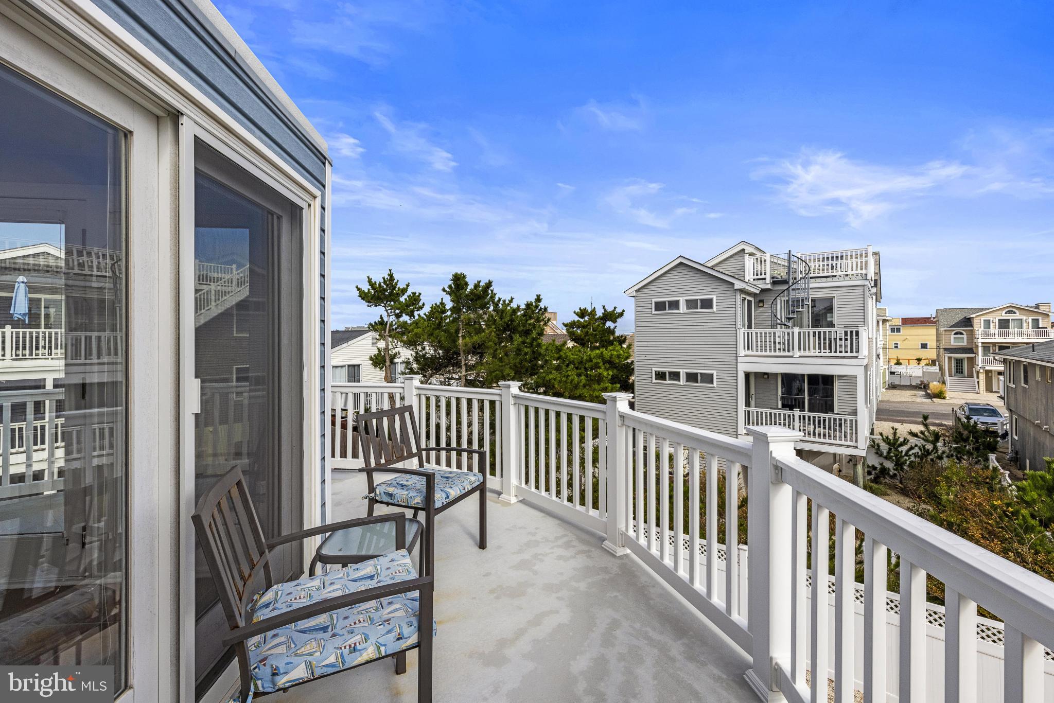 229 MERIVALE AVENUE UNIT B - 2ND FLOOR