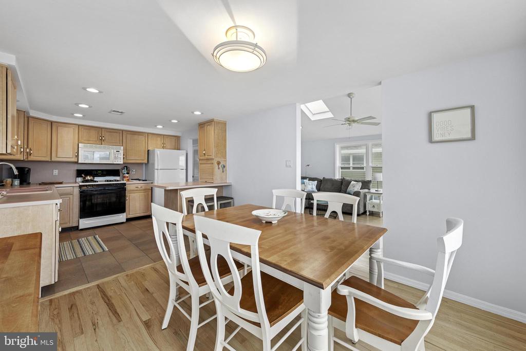 229 MERIVALE AVENUE UNIT B - 2ND FLOOR