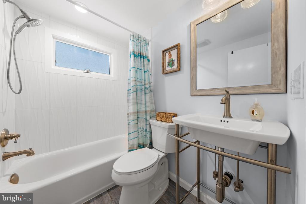 229 MERIVALE AVENUE A 1ST FLOOR