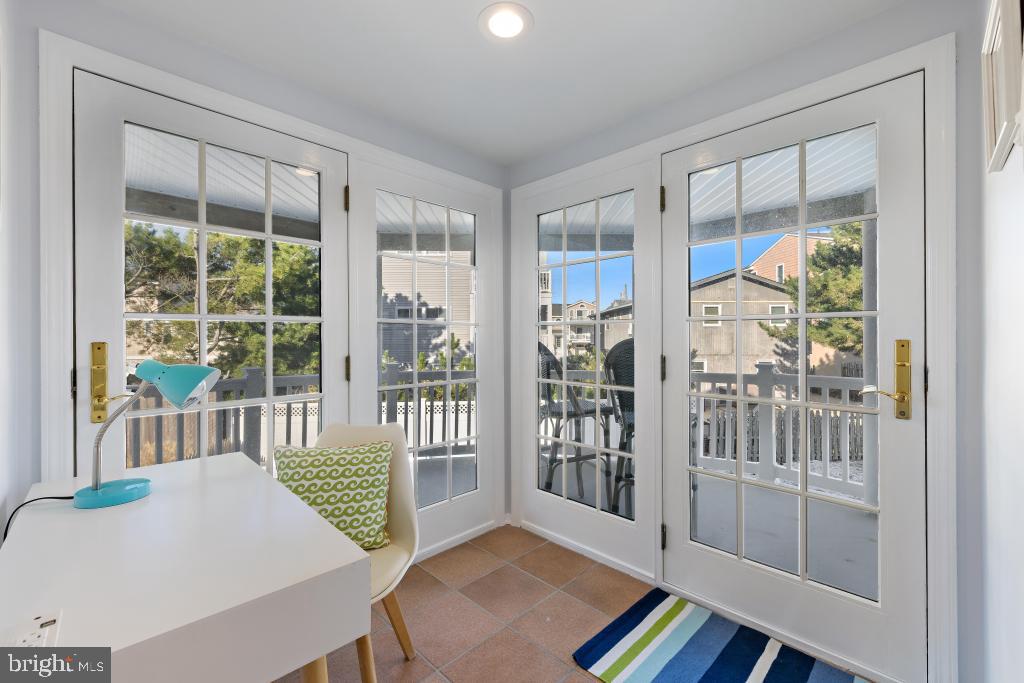 229 MERIVALE AVENUE A 1ST FLOOR