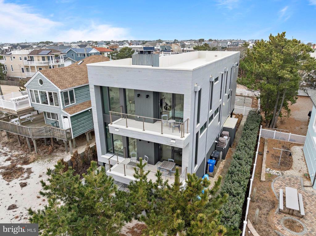 205 STRATFORD AVENUE