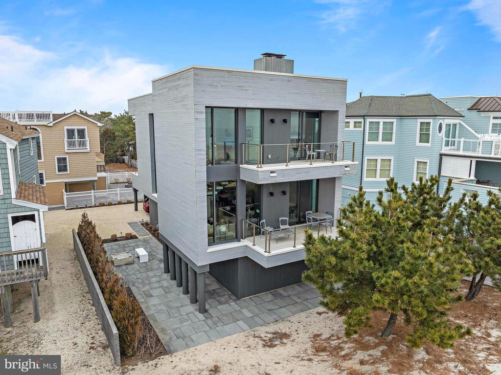 205 STRATFORD AVENUE