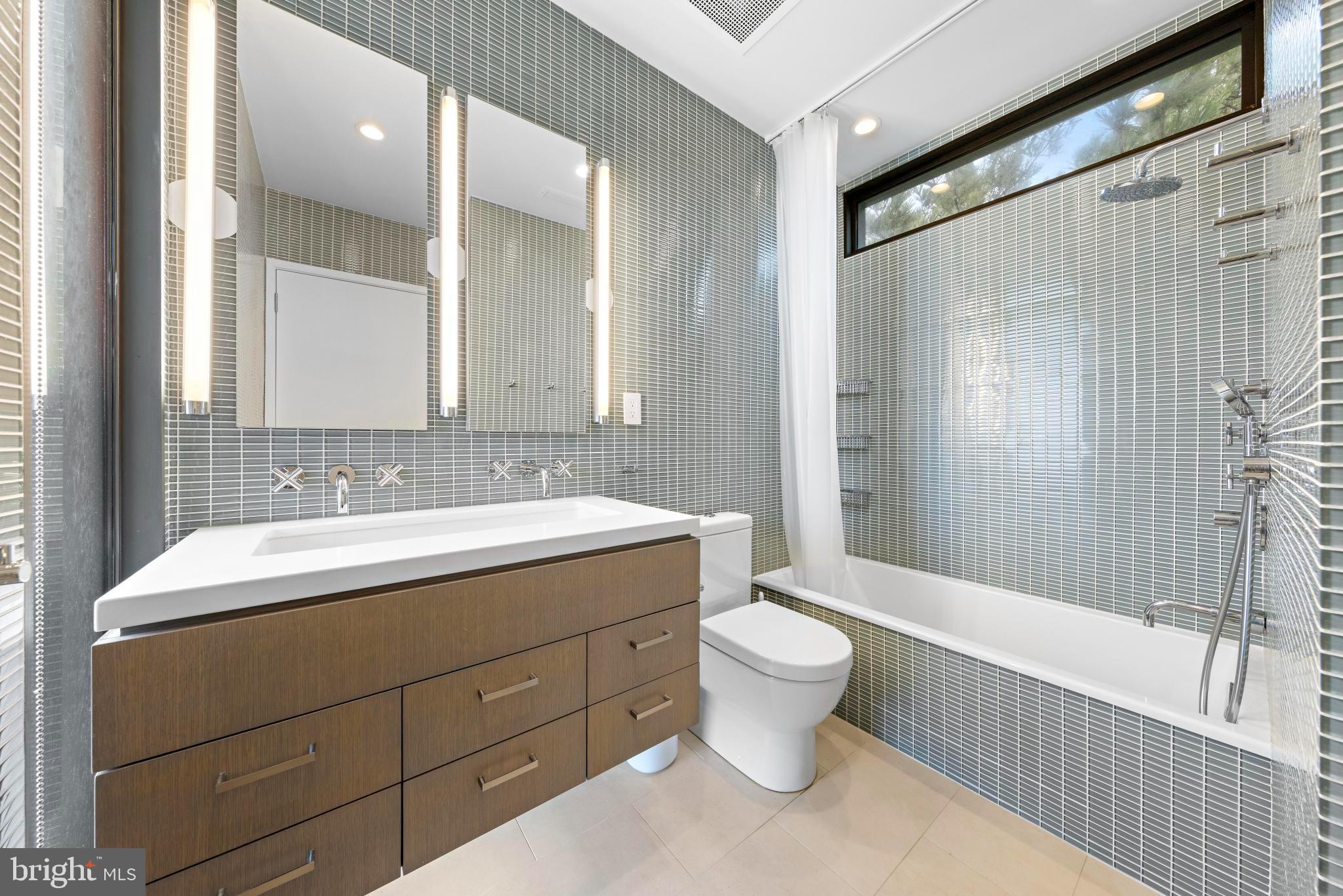 205 STRATFORD AVENUE