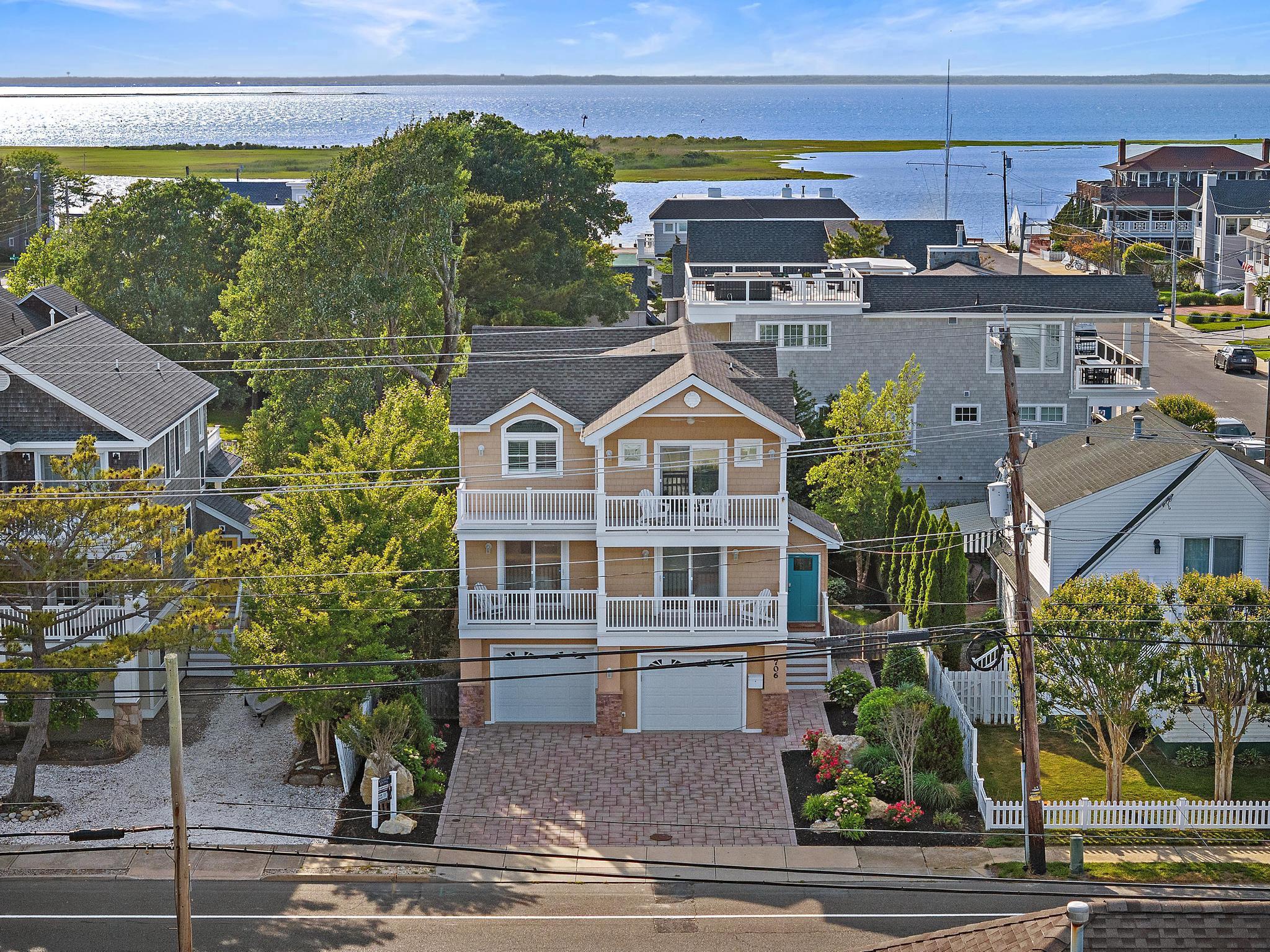 706 S BAY AVENUE