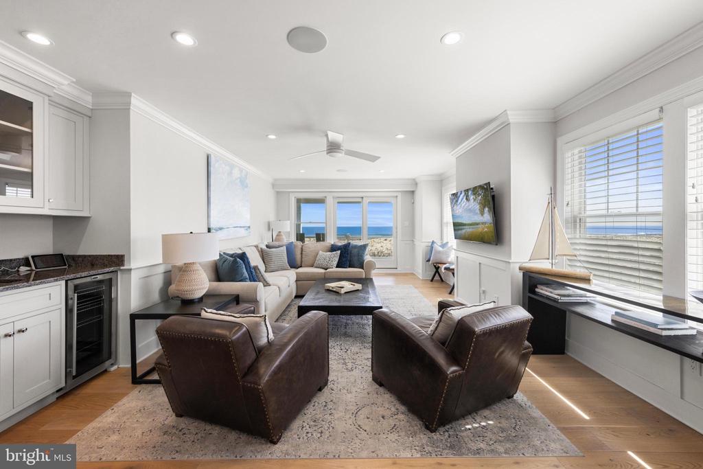 123 E COLORADO