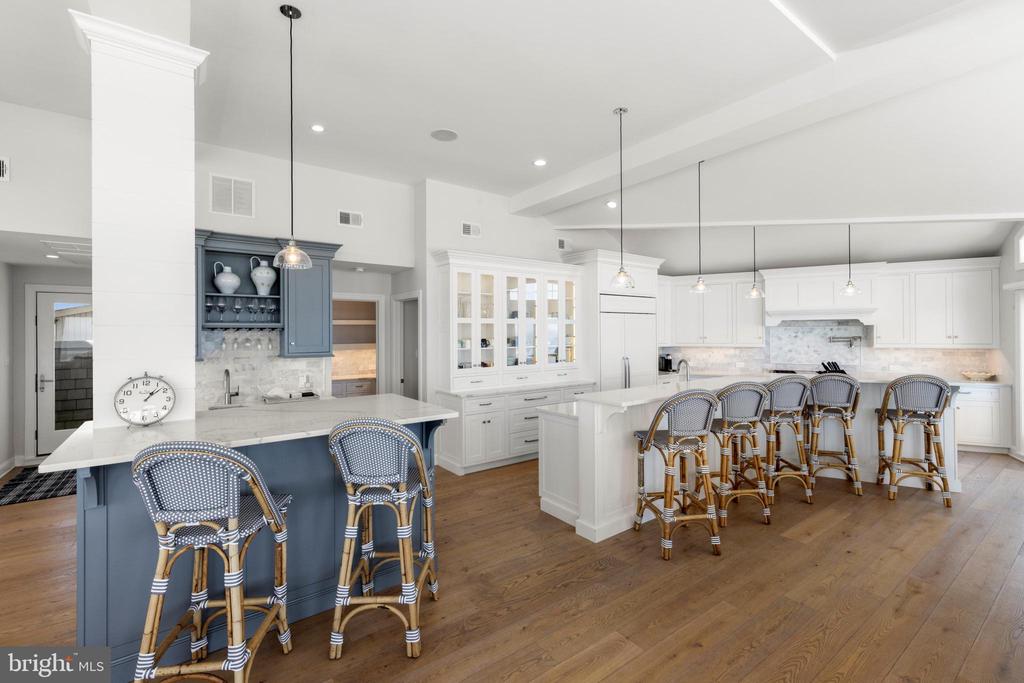 123 E COLORADO