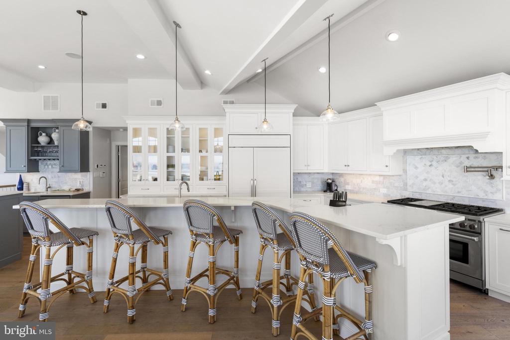 123 E COLORADO