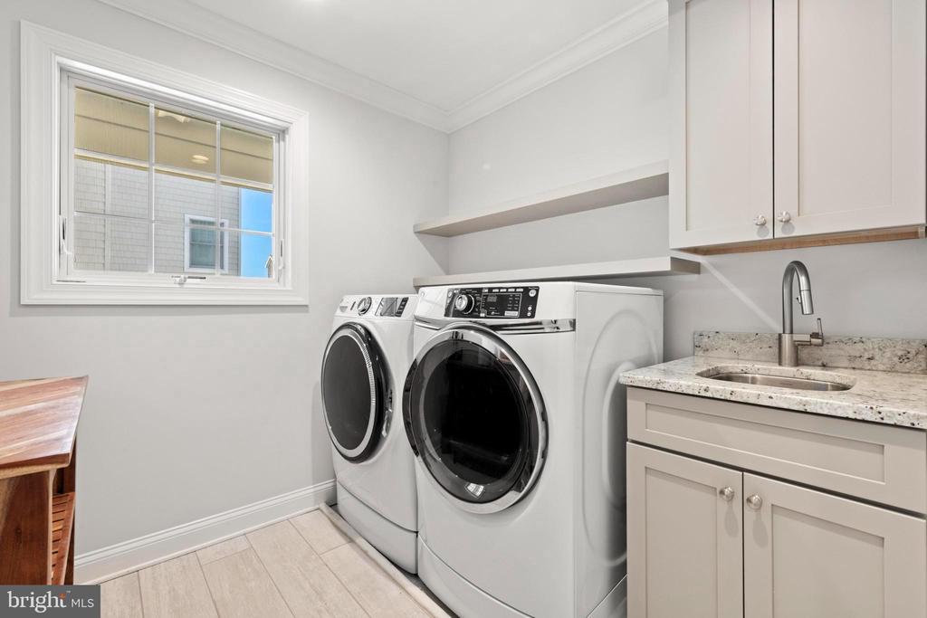 123 E COLORADO