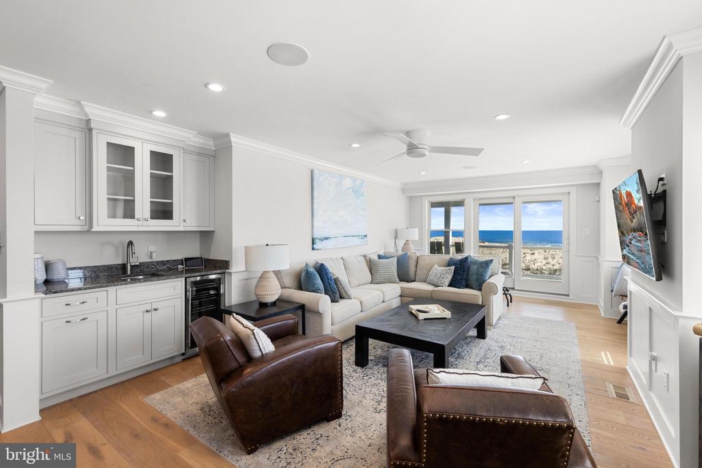 123 E COLORADO
