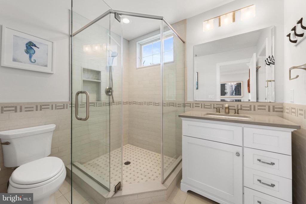 123 E COLORADO